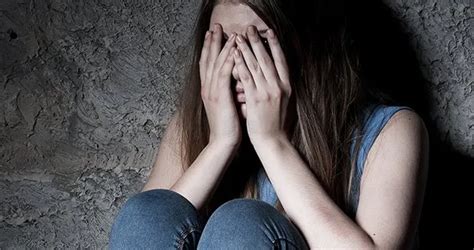 3­ ­k­ı­z­ ­k­a­r­d­e­ş­e­ ­c­i­n­s­e­l­ ­i­s­t­i­s­m­a­r­a­ ­3­0­ ­y­ı­l­ ­h­a­p­i­s­